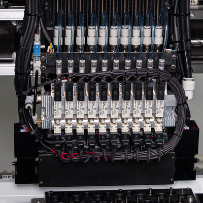 آلة التصنيع الكاملة الآلية ذات 10 رؤوس SMT SMD Pick And Place Machine 01005 PCBA