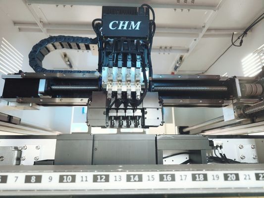 دقة عالية 4 رؤوس SMT اختار ووضع آلة CHM-551 تغيير الفوهة التلقائية CPK≥1.0