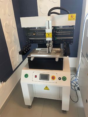CHM-551 خط إنتاج SMD خط تجميع SMT دقة عالية 4 رؤوس PCB صنع الروبوت