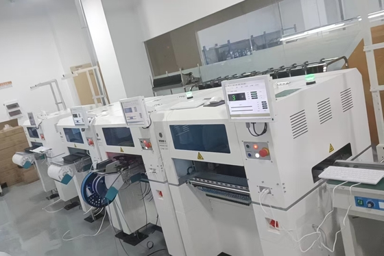 آلة CHM-551 الأوتوماتيكية بالكامل ذات 4 رؤوس لتجميع ووضع المكونات السطحية (SMT) بحجم 0201، تغيير تلقائي للفوهات