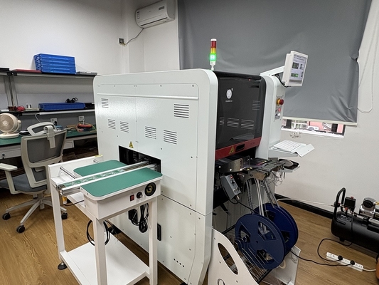6 رؤوس SMT Pick and Place Machine CHM-750 تغيير فوهة تلقائية 0201 مثالي